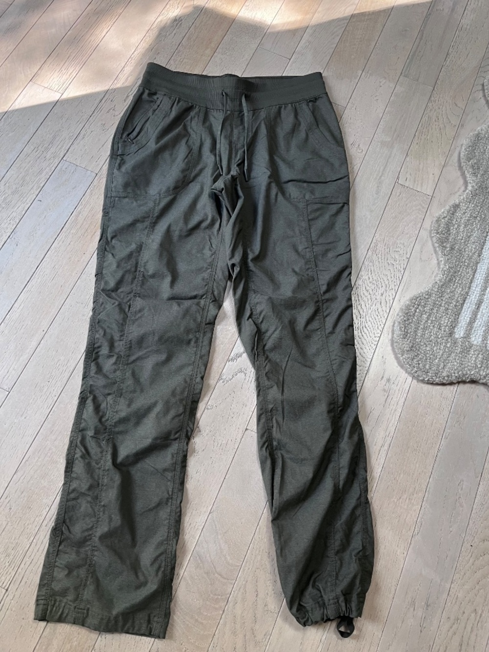 The North Face Aphrodite 2.0 Womens Pants  Size M Medium Green Hiking outdoor